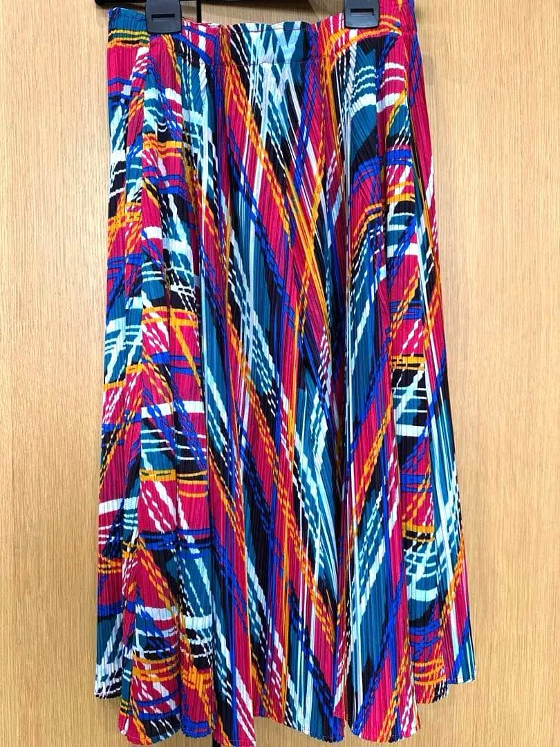 nana プリーツプリーズ イッセイミヤケ 潮の香りと海のエネルギーに包まれて。中島セナがプリーツ プリーズ