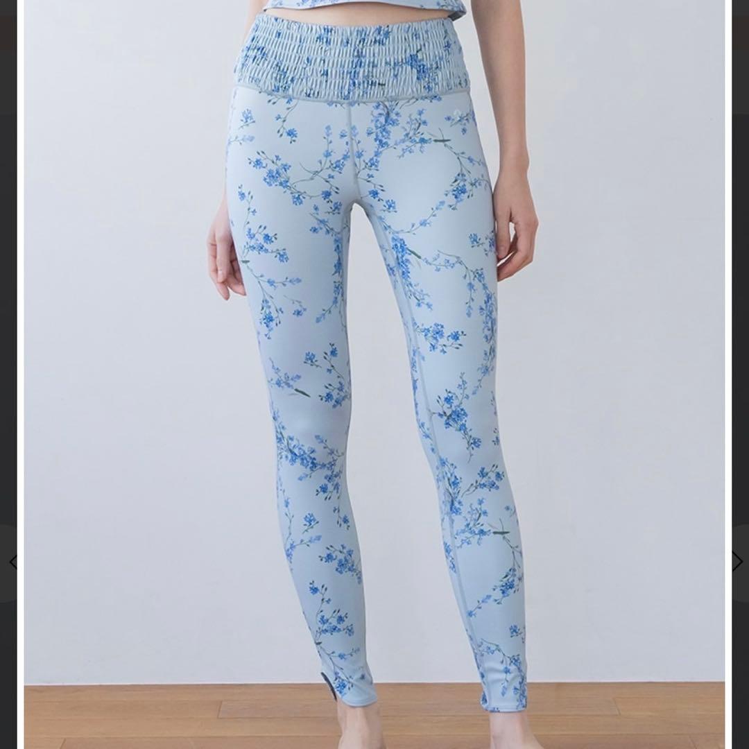 新品【SUKALA】 スプリングフラワーシャーリングレギンス　 Mサイズ SUKALA】スプリングフラワーシャーリングレギンス(S・Mサイズ 忘れな草