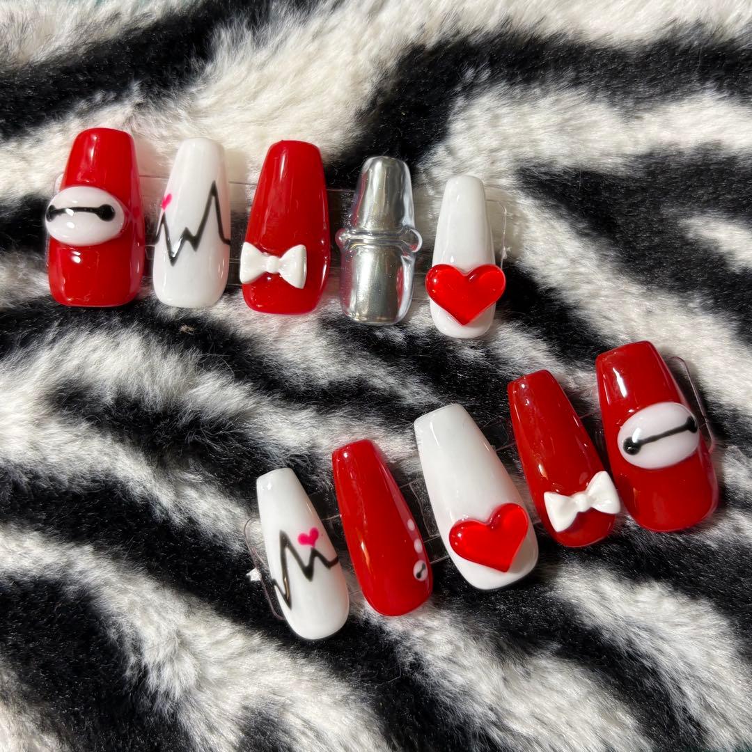 現品】ネイルチップ 赤 ハート ベイマックス ディズニー - メルカリ