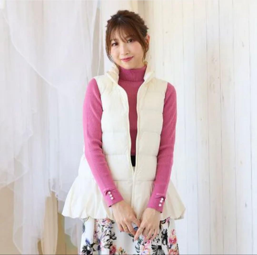 ローズティアラ ペプラムダウンベスト - メルカリ