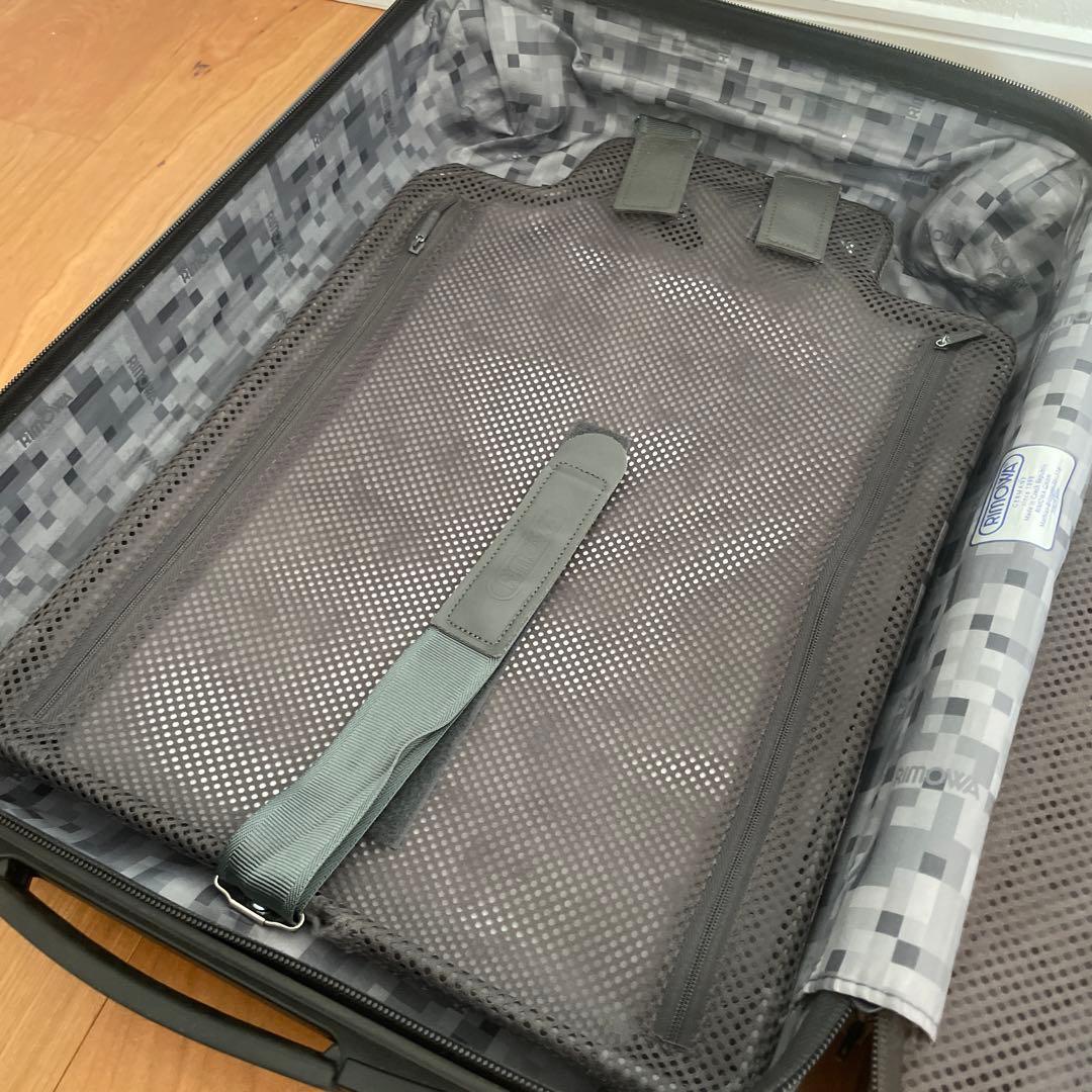 リモワ ジャンク品 4輪 正規品 破損あり 部品取り - メルカリ