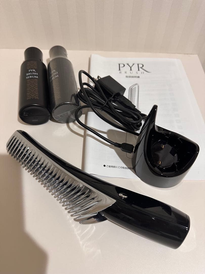 美品　PYR パイラブラッシュ　美顔器　コーム型　新品頭皮セラム　電気ブラシ PYR]PYR-BRUSH パイラブラッシュ(パイラブラッシュセラム付き