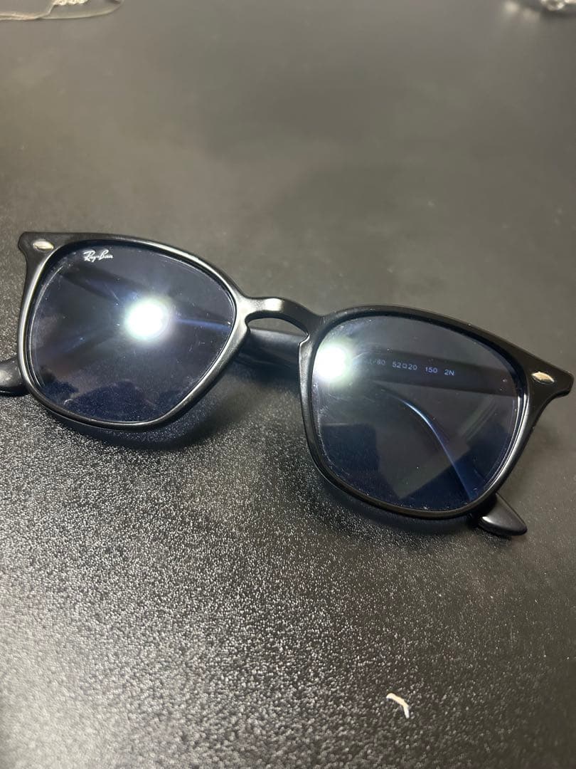 Ray-Ban RB4259F-601/80 ブラックサングラス