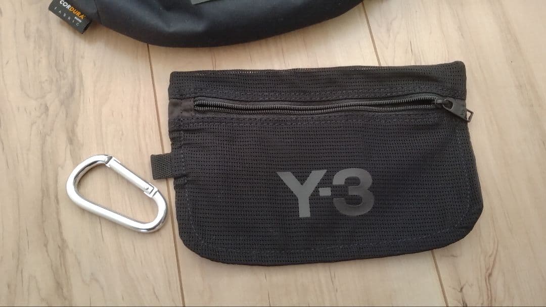 Y-3 ボディバッグ 黒 カラビナ付き