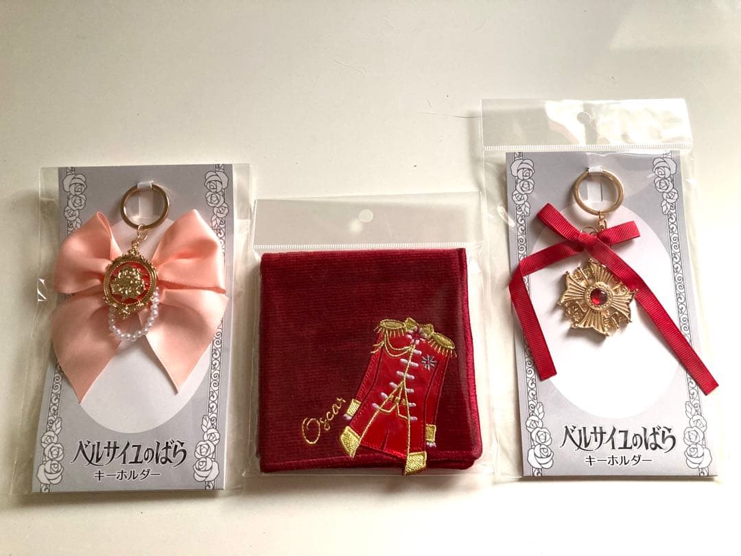 ベルサイユのばら オスカルハンドタオル　勲章モチーフキーホルダー他セット　マルイ ベルサイユのばら オスカル勲章モチーフキーホルダー 有楽町マルイ限定