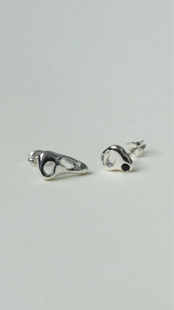C*o様 STRONG IRIS EARRINGS ours STRONG IRIS EARRINGS ours - メルカリ