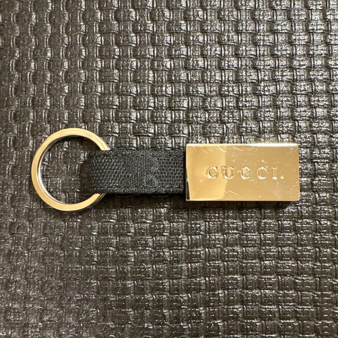 GUCCI プレート型キーホルダー ブラック - メルカリ
