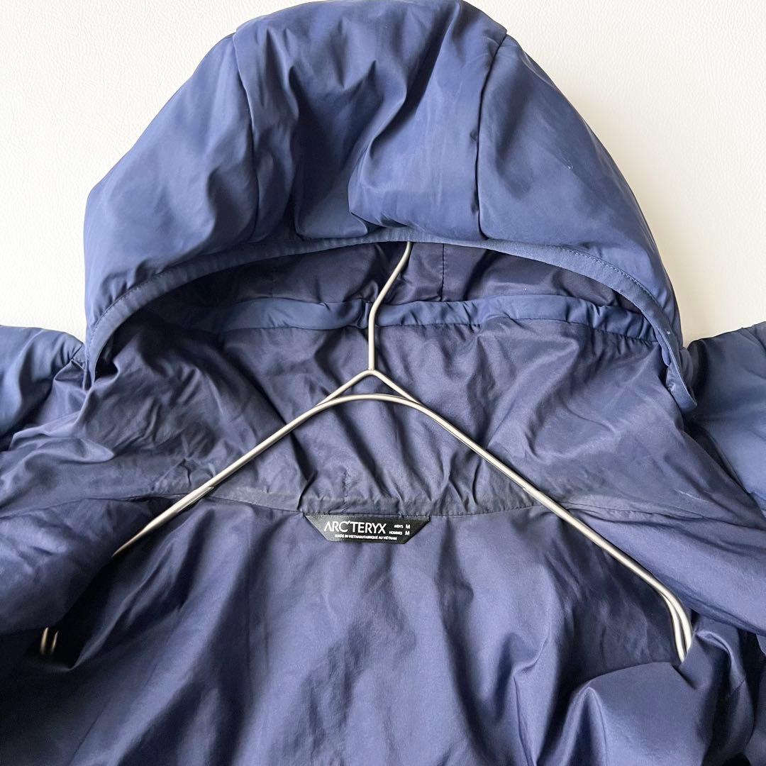 4933 アークテリクス プロトンLTフーディ パーカー 中綿ジャケット M 紺
