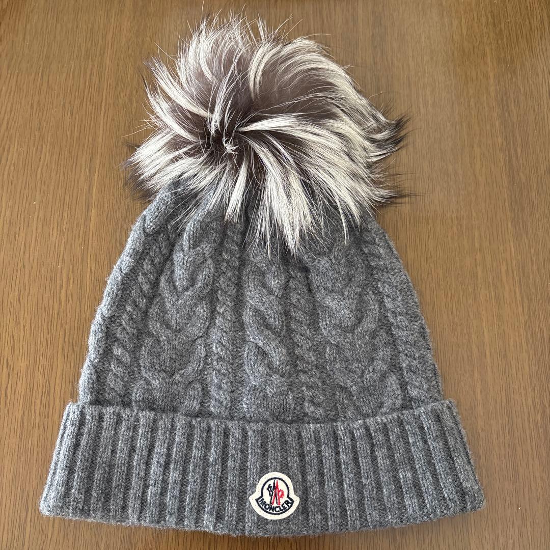 MONCLER ファーニット帽 グレー - メルカリ
