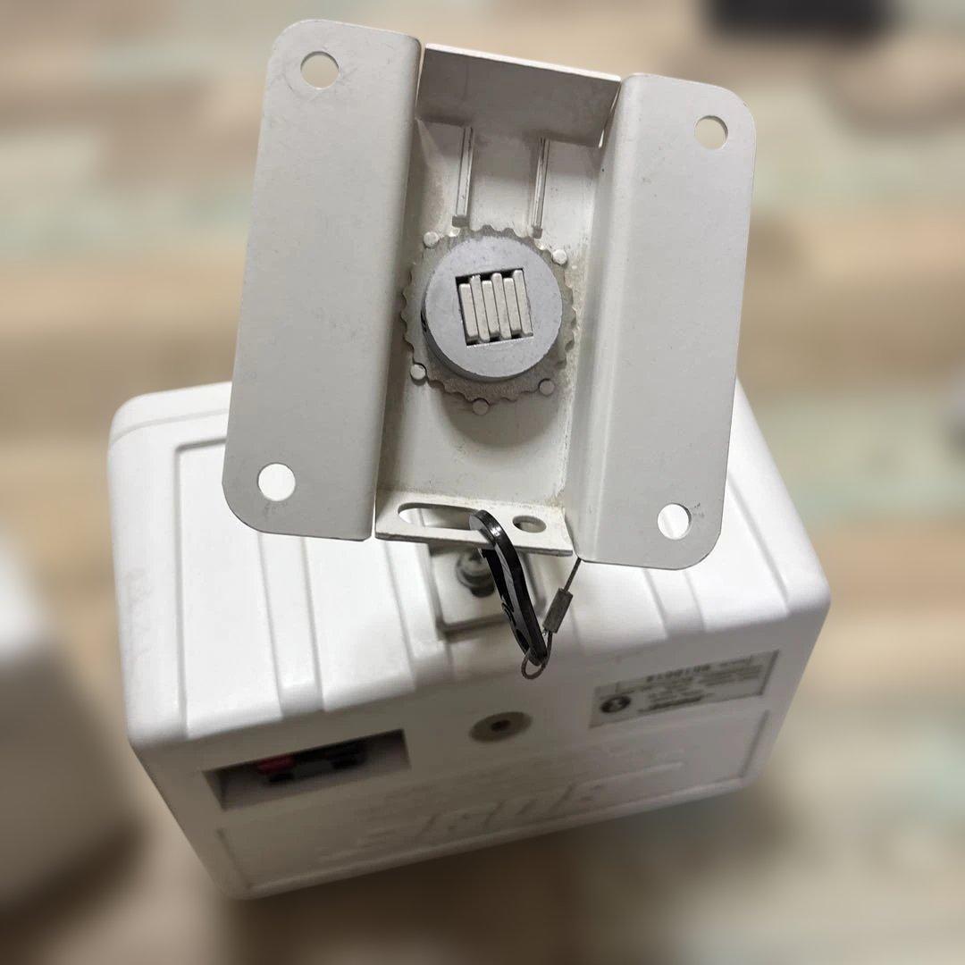 ミ*ズ様 BOSE スピーカー 101MMW ペア 天吊金具付き ホワイト 白