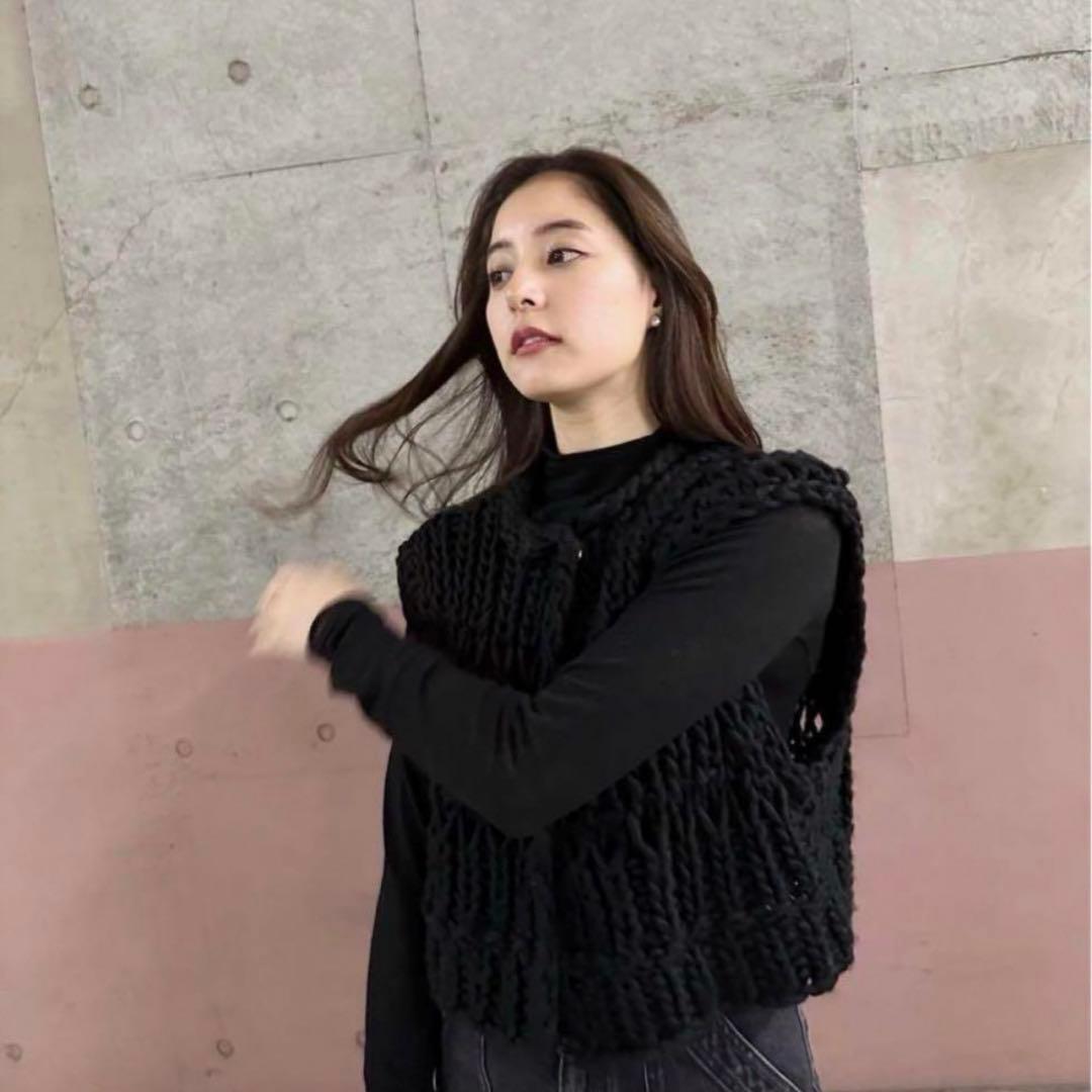 todayful チャンキーハンドニットベスト ブラック - メルカリ