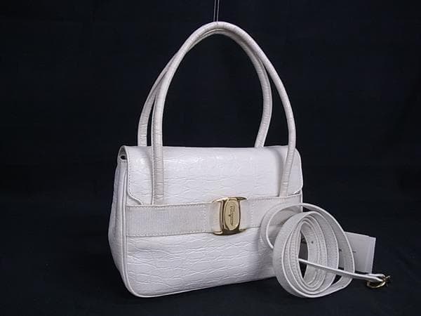 Salvatore Ferragamo フェラガモ クロコダイル型押しレザー Salvatore Ferragamo(サルヴァトーレフェラガモ) / クロコ型押し