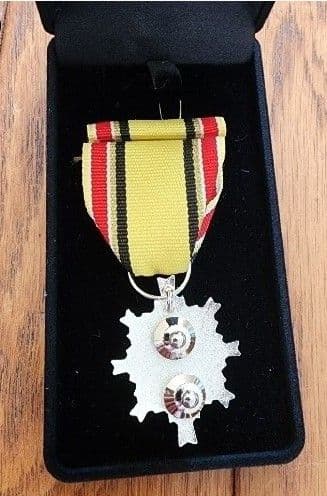 第3級防衛功労章災害派遣等の行動メダルタイタック式、箱は