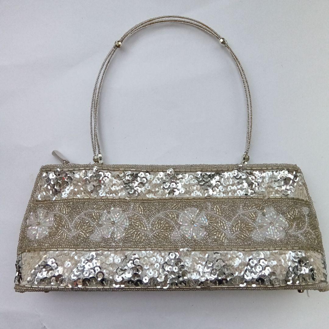 パーティーバッグ クラッチ ビーズ 刺繍 シルバー 持ち手 - メルカリ