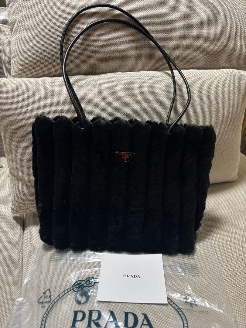 新品未使用PRADA ブラックファーバッグ　ノベルティ 新品未使用PRADA ブラックファーバッグ ノベルティ - メルカリ