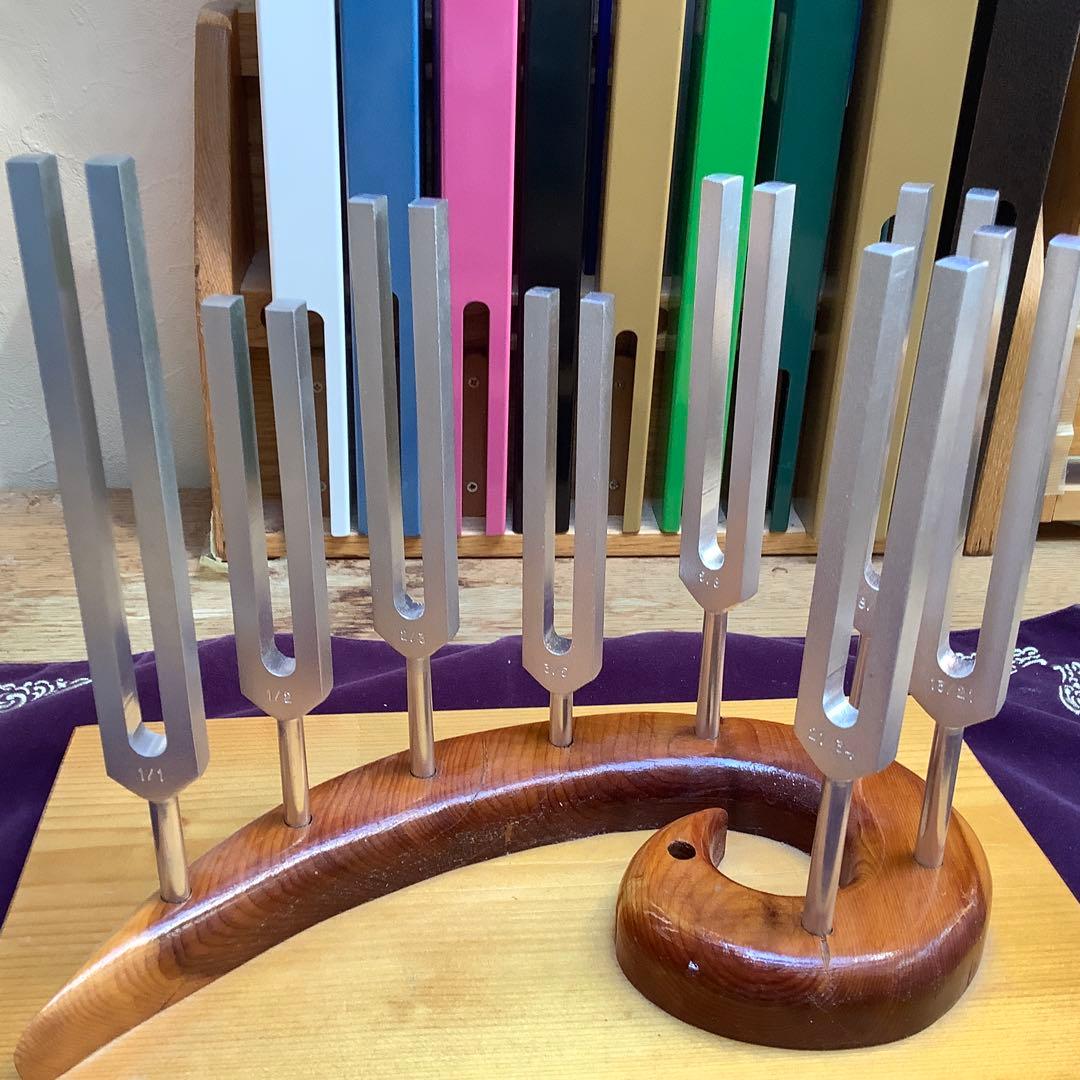 p*i様 音叉:フィボナッチチューニングフォーク　インド製 Amazon | [セドナの魔法] 始原の音 OMチューナー 136.10Hz マレットと