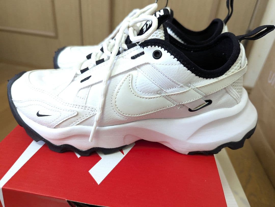 NIKE スニーカー ホワイト 23.5cm DR7851-100