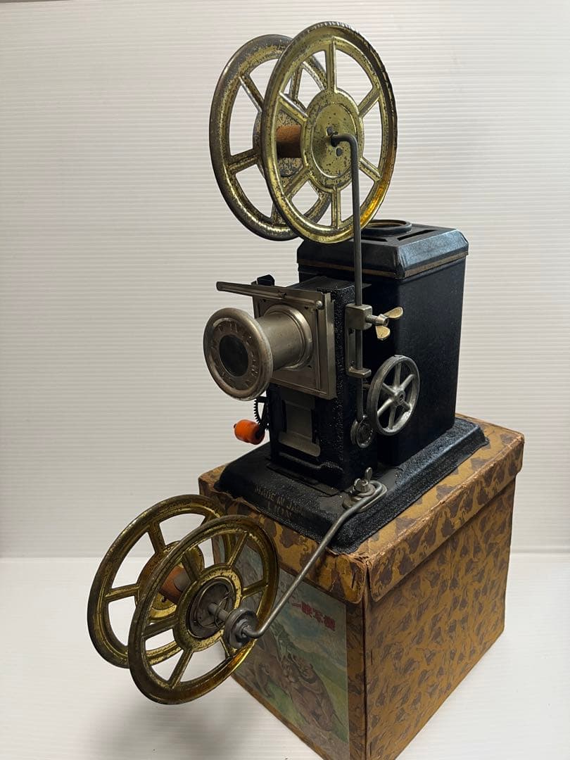 ヴィンテージ ライオン 映写機 LION 活動写真機 レトロ フィルム 手動 ライオン活動写真機｜玩具映写機 (国産)｜展示物｜おもちゃ映画
