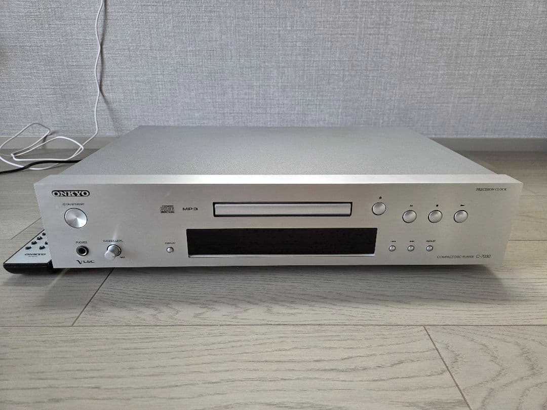 (ジャンク扱い) ONKYO C-7030 CDプレーヤー ONKYO（オンキヨー） ONKYO C-7030 〓 17年製 オンキョーのフルサイズ