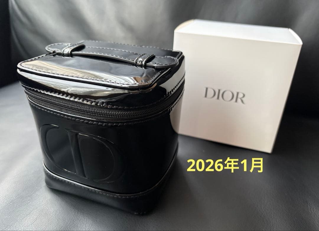 DIOR ディオール バニティポーチ 黒 エナメル 2026春限定 - メルカリ