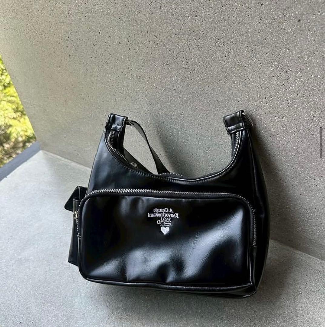 connie mini shoulderbag カオヨリナカミ kaoyorinakami（カオヨリナカミ）の「leather like mini bag / レザー