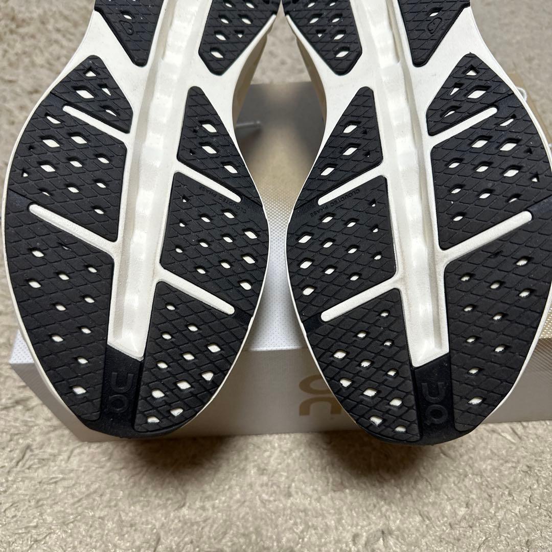 靴 On Cloudsurfer Max Wide 28.0cm