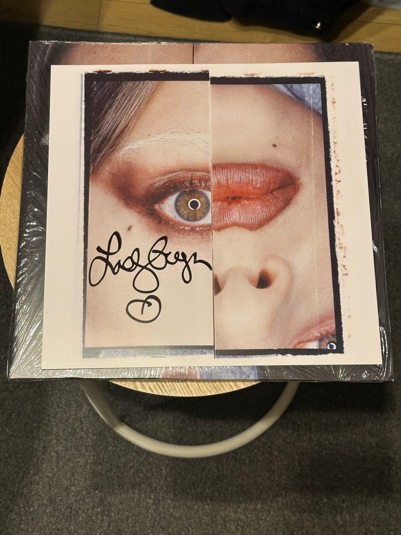 lady gaga MAYHEM レコード サインアートカード封入 - メルカリ