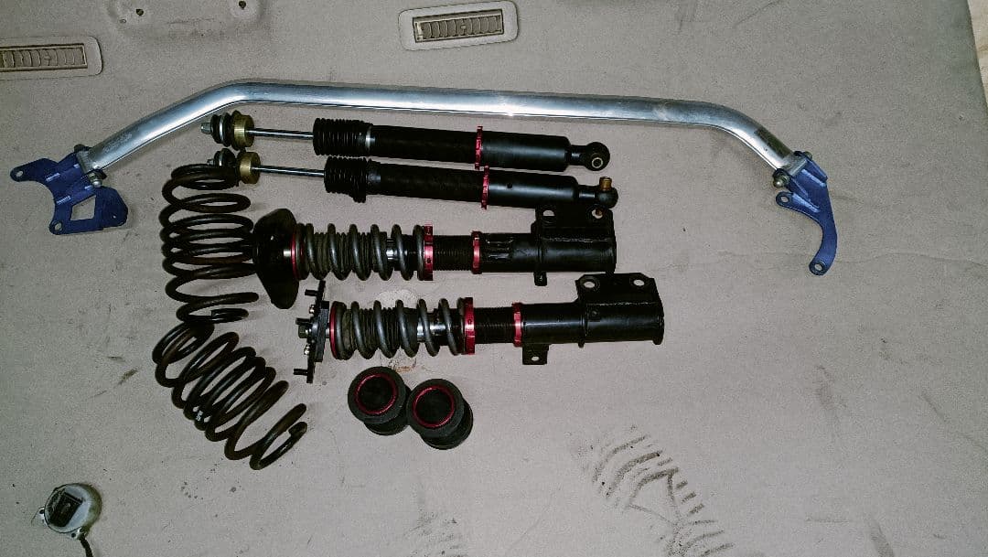 ZVW30 コイルオーバーサスペンションキット プリウス ZVW30 車高調整キット（フルタップ式） 「減衰力 カー用品