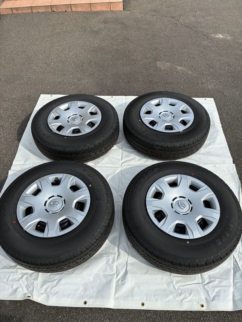 週末値下げ！ ハイエース 純正タイヤホイール 新車外し ダークプライム