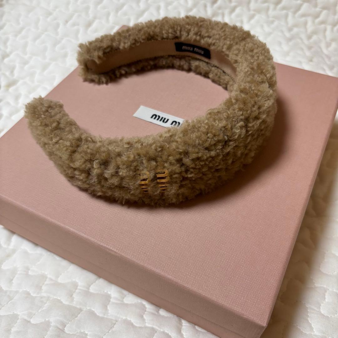 ミュウミュウ miumiu カチューシャ ブラウン - メルカリ