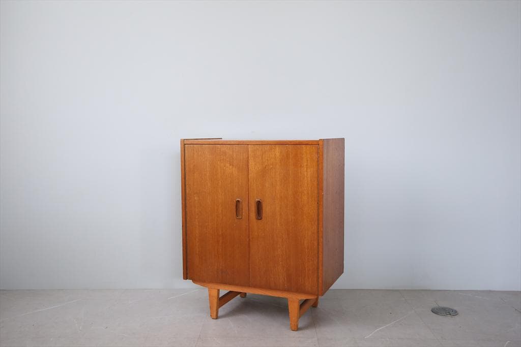 英国アンティークチークキャビネット/木製サイドボード/キッチン収納(91-160 アジアン家具 棚 ラック サイドボード 収納 キャビネット チーク 無垢