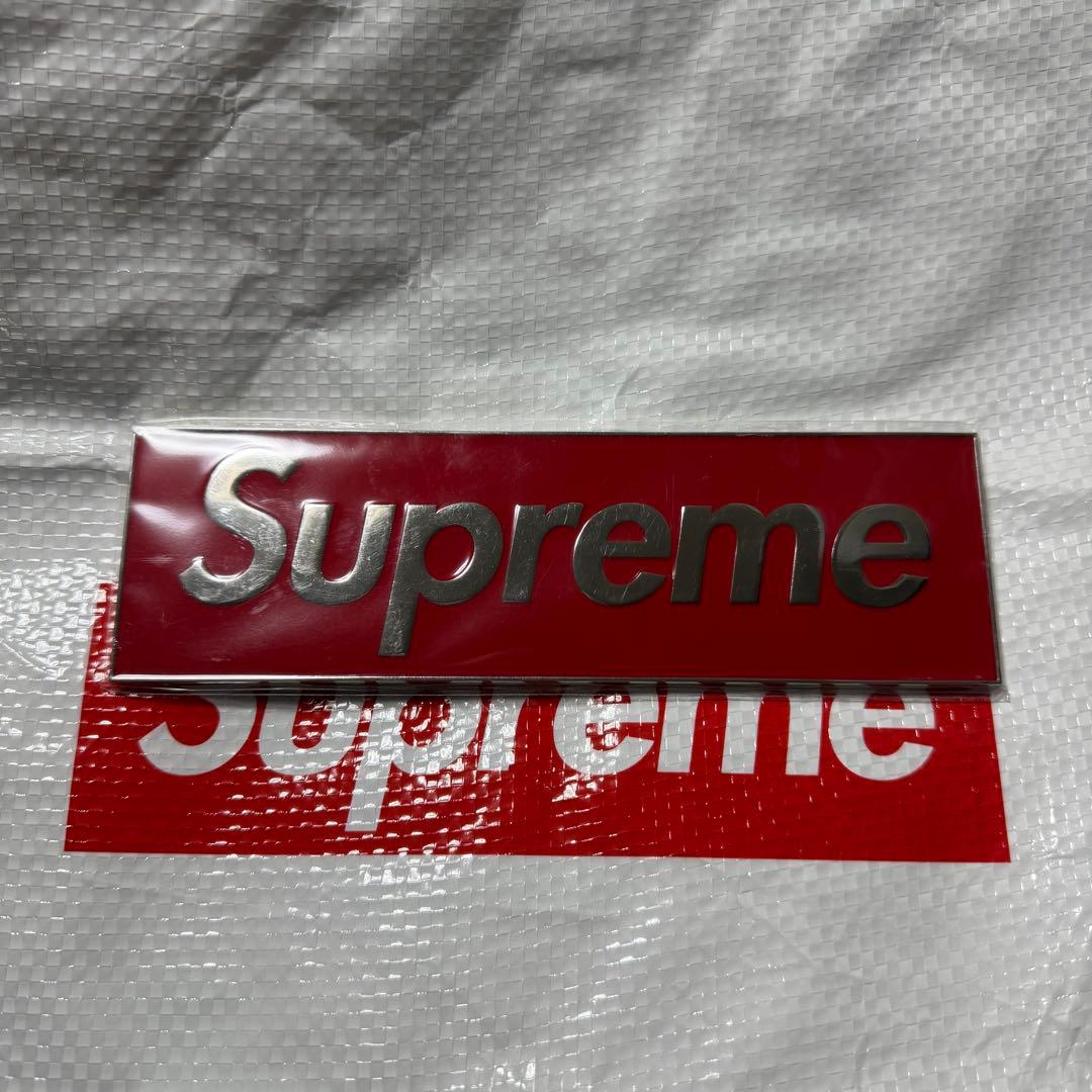 カーエンブレム Supreme Box Logo Car Emblem レッド - メルカリ