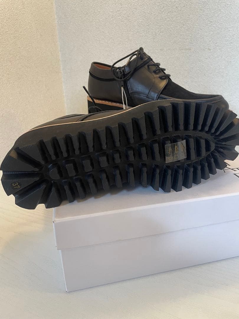 ラディエイト厚底　ソール　レザーシューズ ブラック　23.5cm