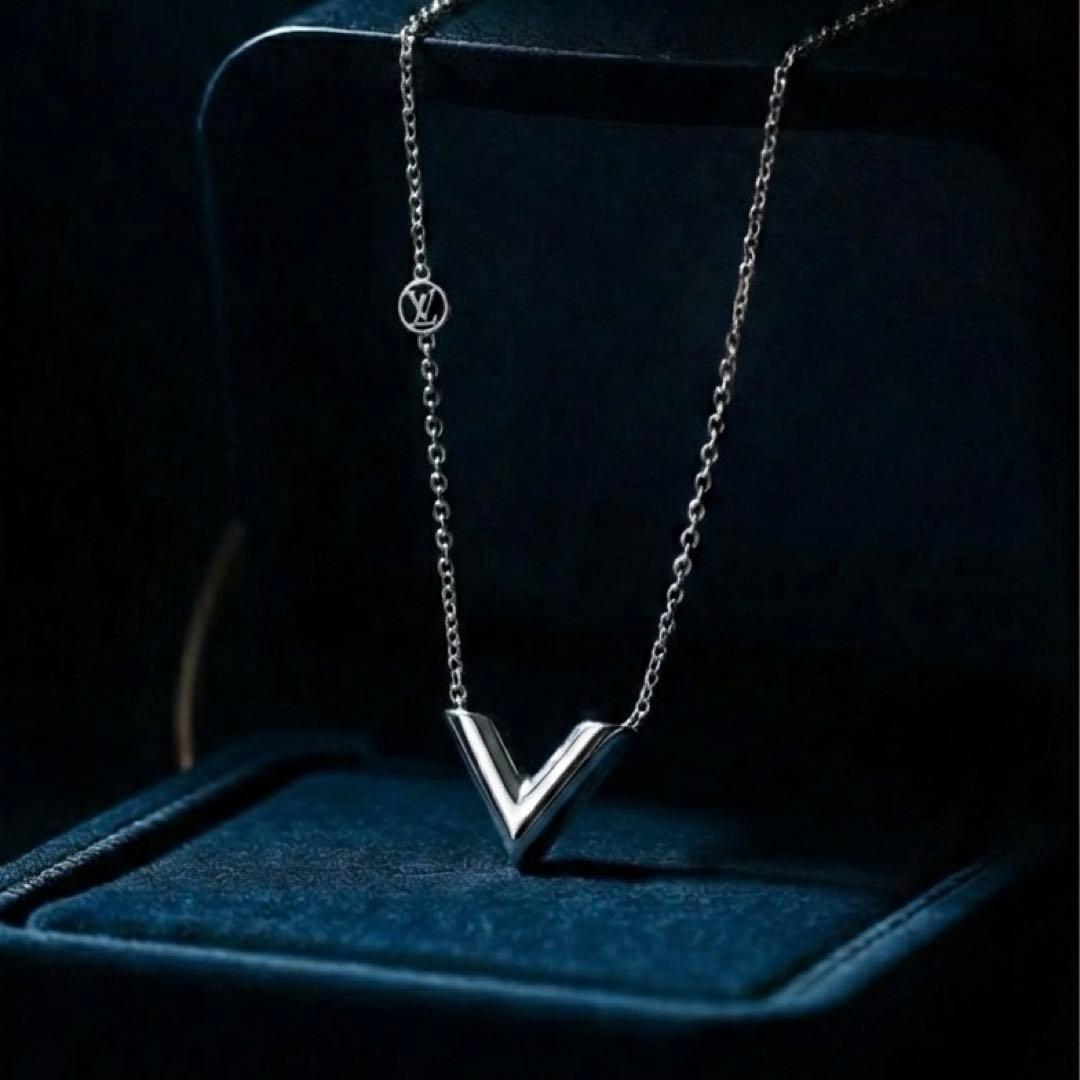 美品】LOUIS VUITTON(ルイヴィトン)／ネックレス エセンシャルV - メルカリ