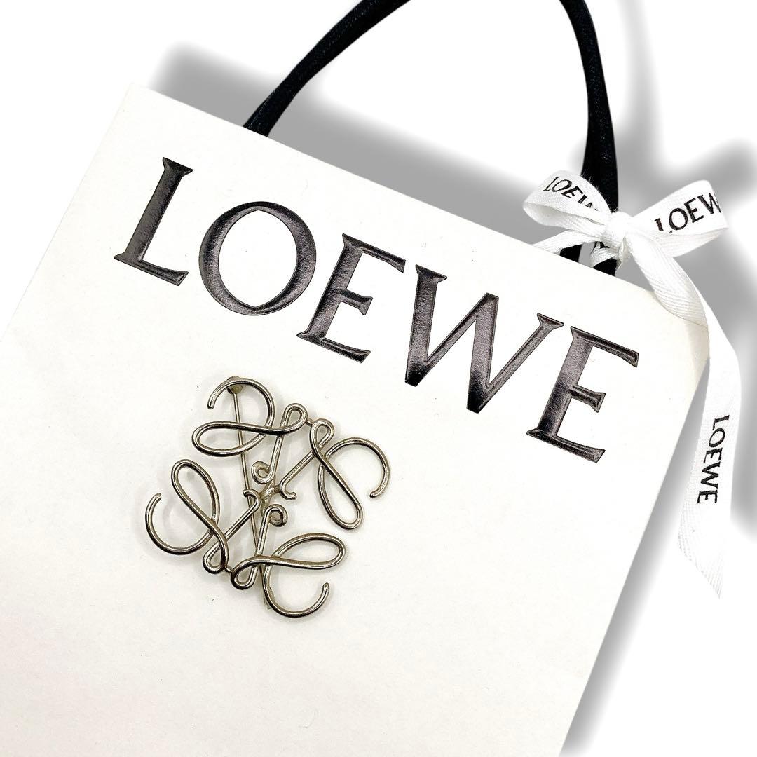 美品✨LOEWE ロエベ　アナグラム　ブローチ　シルバー　正規品　袋付き LOEWE ロエベ アナグラム ブローチ シルバー｜Yahoo!フリマ（旧PayPay