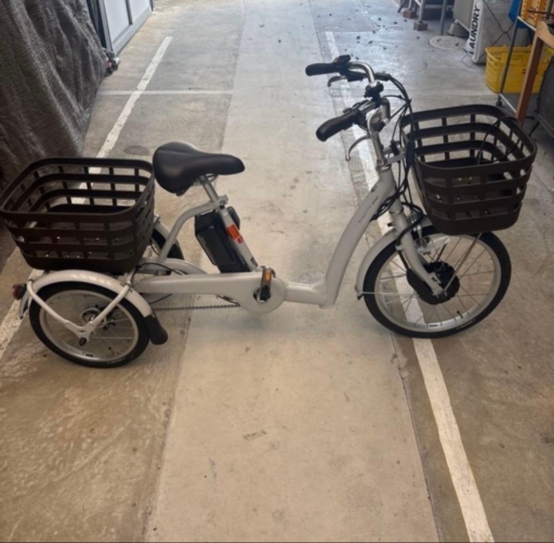 極上　 RIKUTTO 電動アシスト 三輪車 グレー ブリヂストン 電動アシスト自転車・三輪車「ラクットシリーズ」2025年