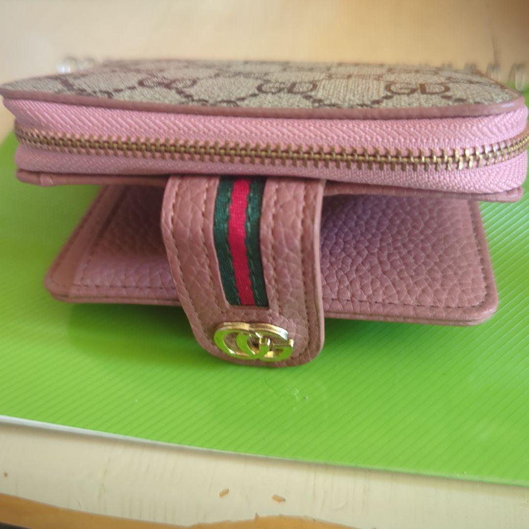 GGロゴ柄 ピンク 二つ折り財布 - メルカリ