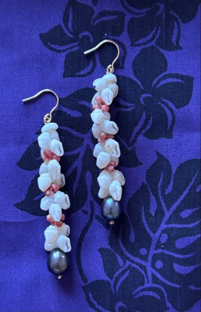 ニイハウモミとカヘレラニシェルのロングピアス - メルカリ