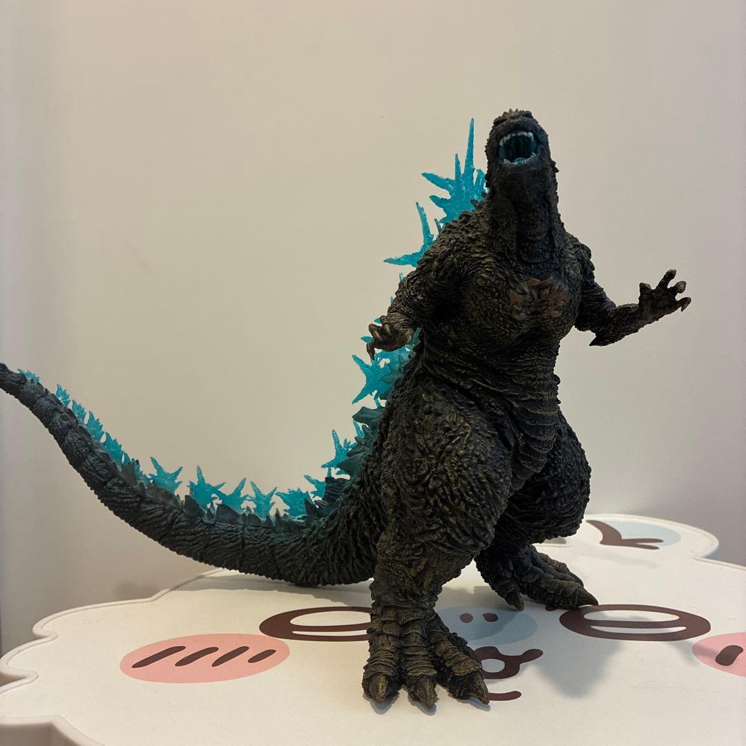人*）様 ゴジラフィギュア 青い発光エフェクト 人*）様 ゴジラフィギュア 青い発光エフェクト Amazon.co.jp: NECA