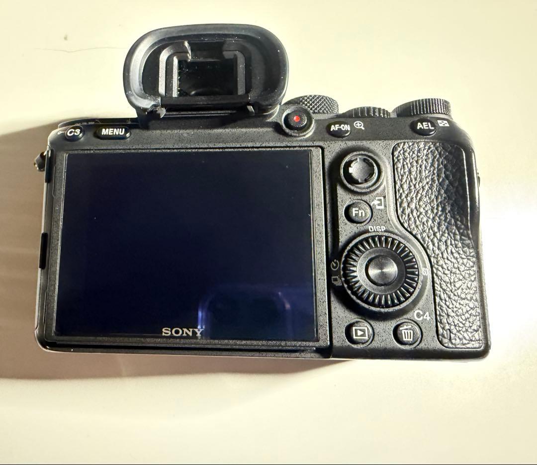 Sony α7III シャッター約19000回 キットレンズ付き - メルカリ