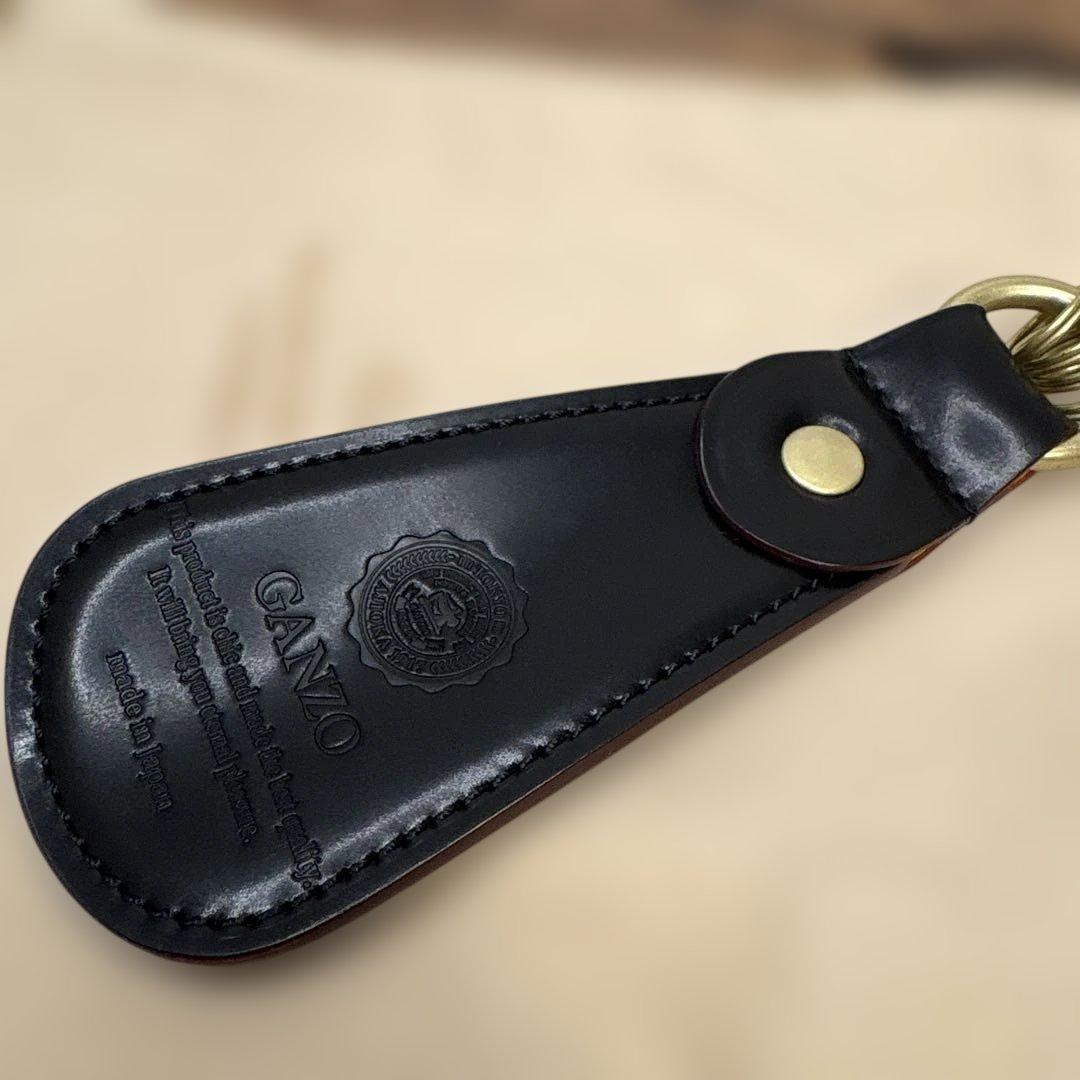 【新品味用品】ガンゾ　シューホーンキーホルダー　シェルコードバン　ブラック SHELL CORDOVAN 2(シェルコードバン2) シューホーンキーホルダー