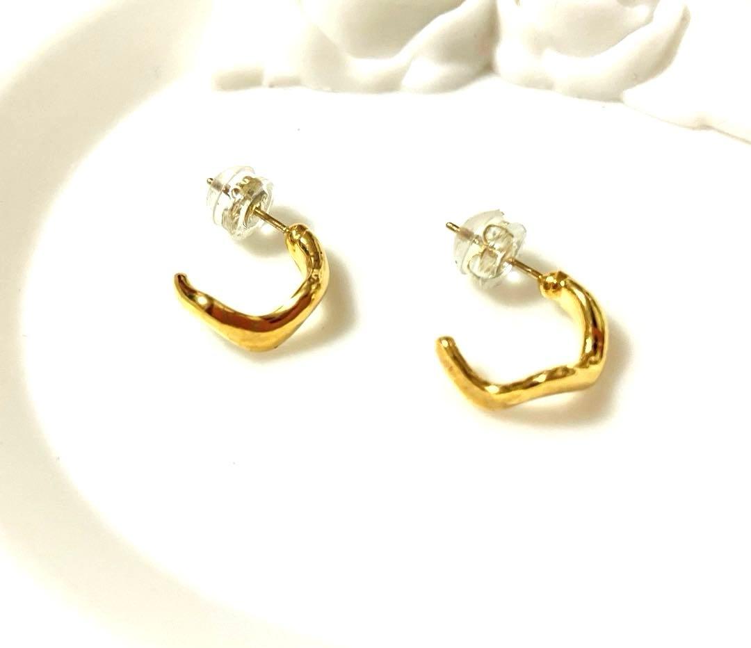 K18刻印 ウェーブフープピアス 未使用 アレルギー対応 1.37ｇ 18金