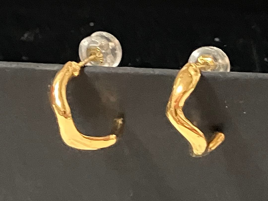 K18刻印 ウェーブフープピアス 未使用 アレルギー対応 1.37ｇ 18金