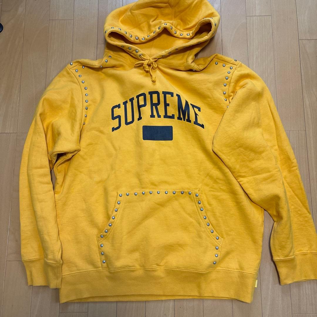 Supreme スタッズ付きイエローパーカー Lサイズ - メルカリ