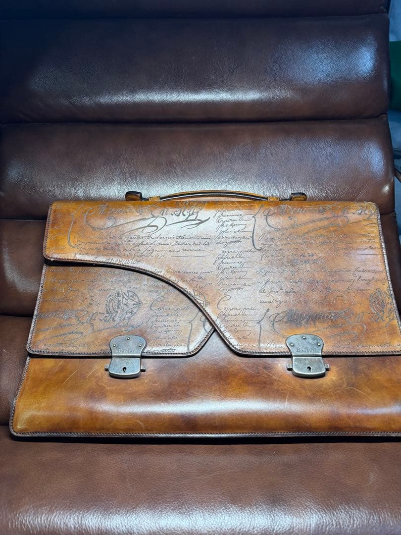 హ*様 ベルルッティ 希少 ビジネスバッグ హ*様 ベルルッティ 希少 ビジネスバッグ