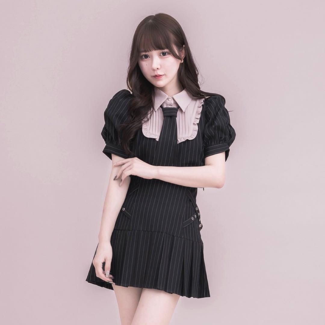 Pium ネクタイ付きスクエアフリルトップス サイドベルトプリーツミニ