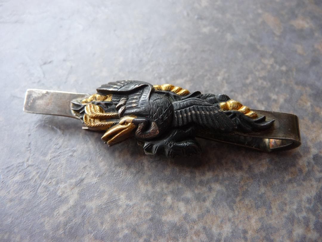 金工銅地鍍金鶴松図片目貫 ネクタイ装飾