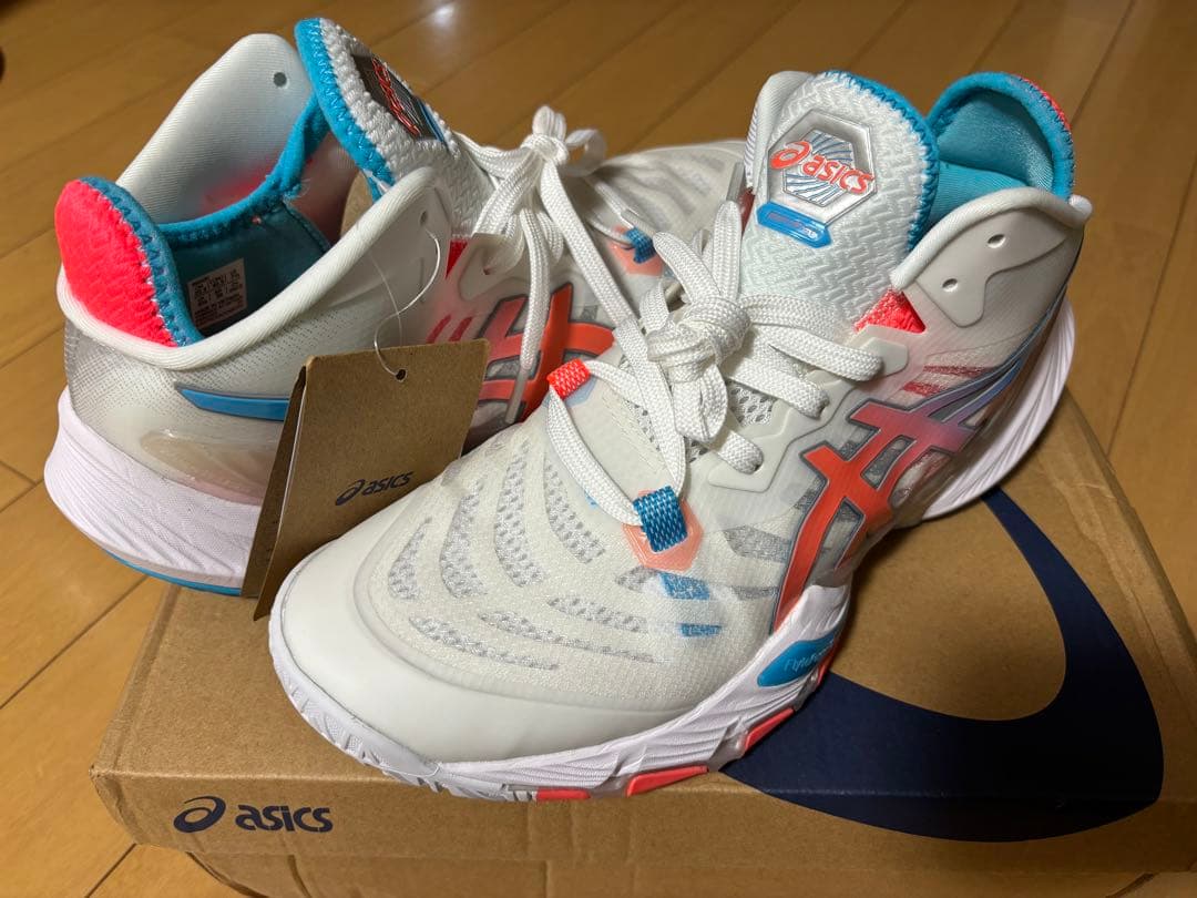 アシックス メタライズ ホワイトフラッシュコーラル - メルカリ