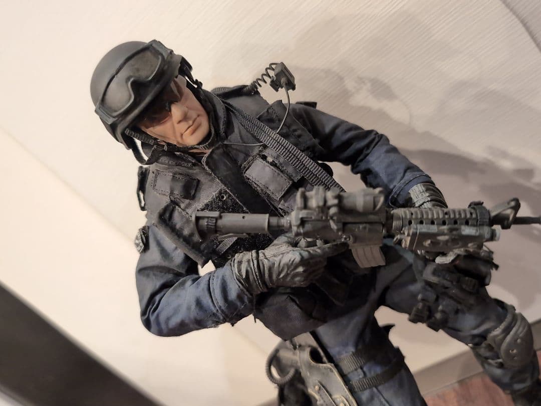 さ*ら様 ・SWAT フィギュア ・ホットトイズ ・1/6スケール - メルカリ