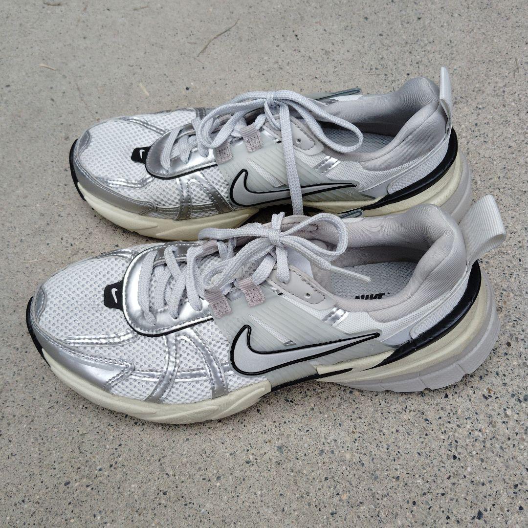 靴 NIKE W V2K RUN FD0736-100 24.5cm